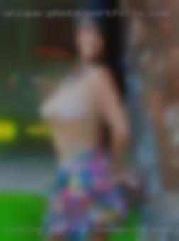 Looking housewife pussy for fun with multiple people.
